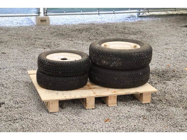 Partij gazonbanden op velg kubota 4stuks (marge) - afbeelding 1 van  1