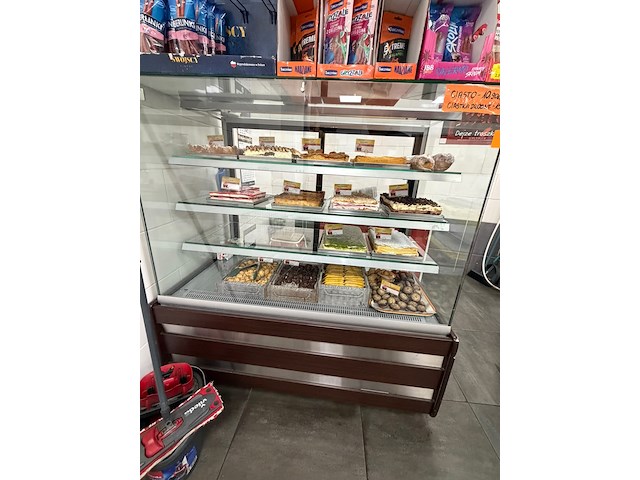 Partij gebak en patisserie - afbeelding 1 van  16