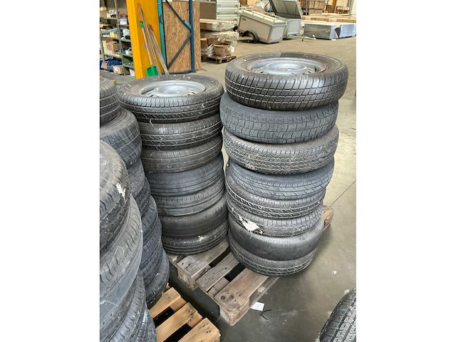Partij gebruikte aanhanger banden met velg - afbeelding 4 van  4