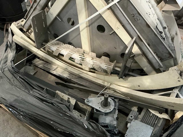 Partij gedemonteerde machineonderdelen - afbeelding 1 van  3