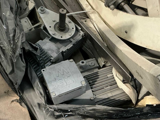 Partij gedemonteerde machineonderdelen - afbeelding 2 van  3