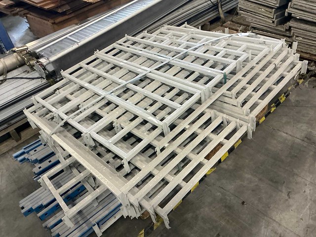 Partij gedemonteerde magazijnrekken - afbeelding 3 van  5