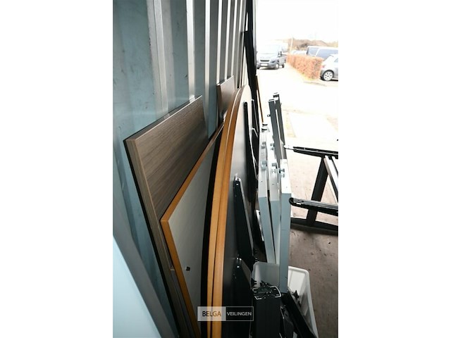 Partij gedemonteerde tafels - afbeelding 7 van  7