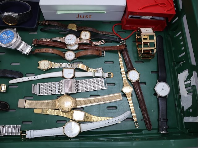 Partij gedragen horloge - afbeelding 5 van  8