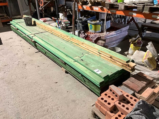 Partij gedrenkt bouwhout - afbeelding 1 van  3