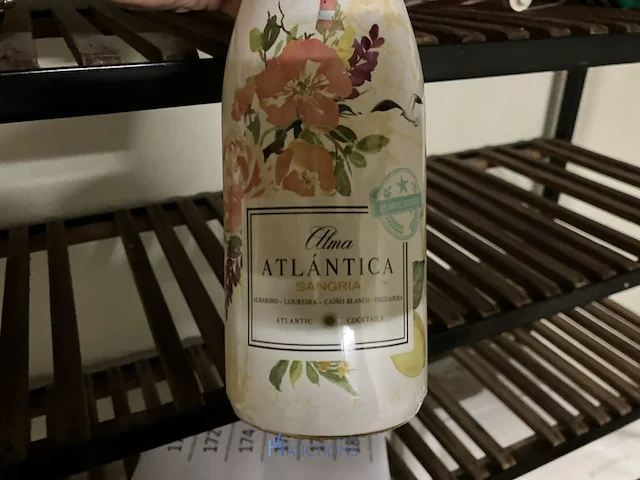Partij geestrijke dranken waaronder sangria atlantica, limoncello piemme, blanc foussy - afbeelding 4 van  7