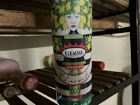 Partij geestrijke dranken waaronder sangria atlantica, limoncello piemme, blanc foussy - afbeelding 6 van  7