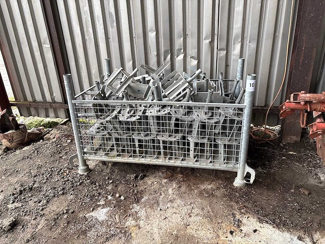 Partij gegalvaniseerde balkenhouders - afbeelding 1 van  4