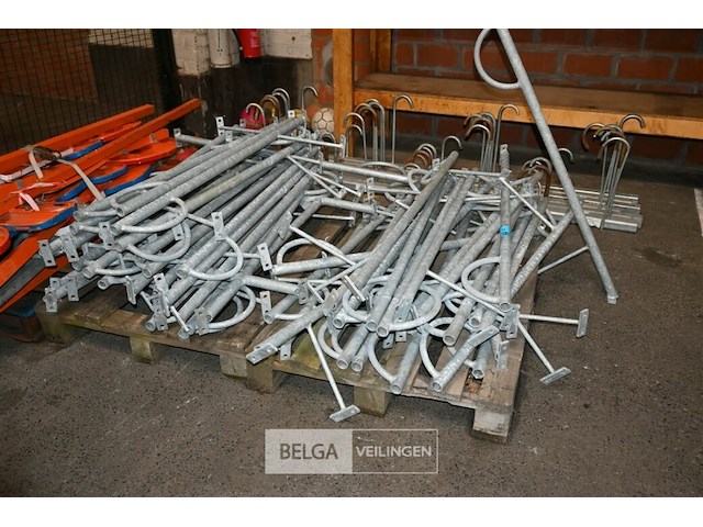 Partij gegalvaniseerde fietsbeugels - afbeelding 1 van  5