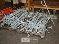 Partij gegalvaniseerde fietsbeugels - afbeelding 1 van  5