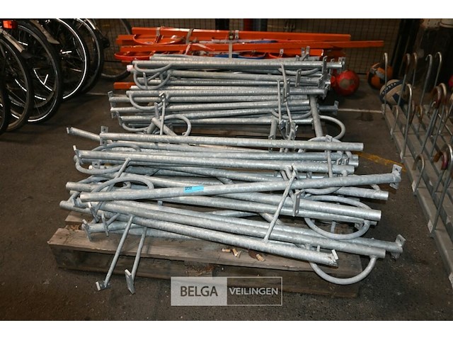 Partij gegalvaniseerde fietsbeugels - afbeelding 2 van  5