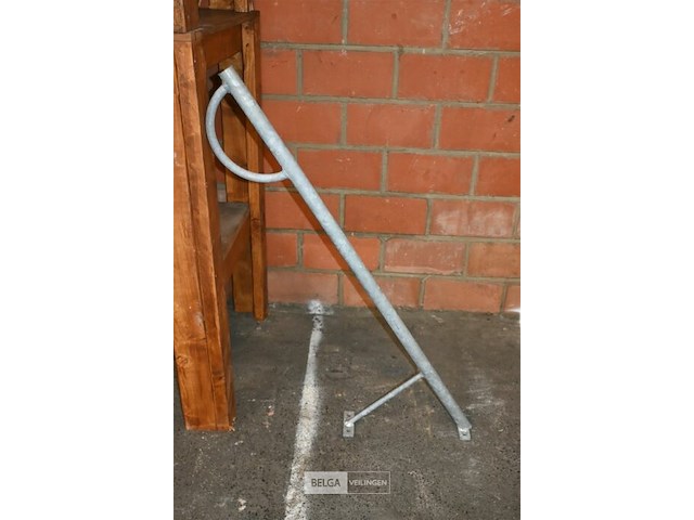 Partij gegalvaniseerde fietsbeugels - afbeelding 3 van  5