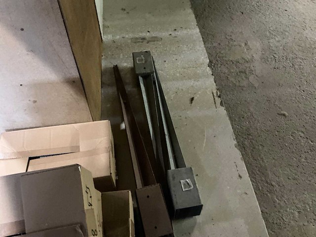 Partij gegalvaniseerde paalhouders en balkdragers - afbeelding 2 van  11