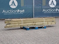 Partij geïmpregneerd constructiehout