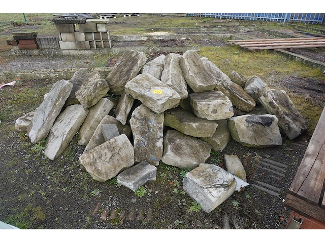 Partij gekapte stenen - afbeelding 1 van  3
