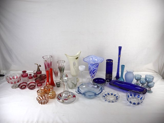 Partij gekleurd glas - afbeelding 1 van  8