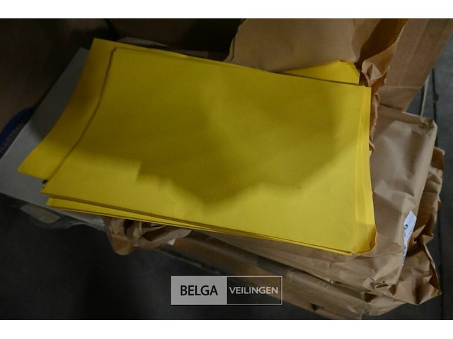 Partij gekleurd papier en mapjes - afbeelding 2 van  4