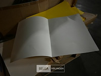 Partij gekleurd papier en mapjes - afbeelding 4 van  4