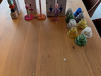 Partij gekleurde kaarshouders - afbeelding 3 van  6