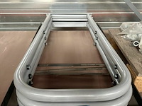 Partij gelakte metalen beugels afm 145x50 cm - afbeelding 1 van  2