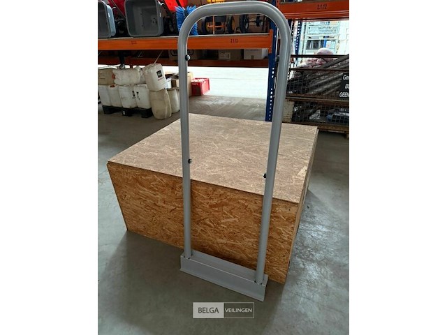 Partij gelakte metalen beugels afm 145x50 cm - afbeelding 2 van  2