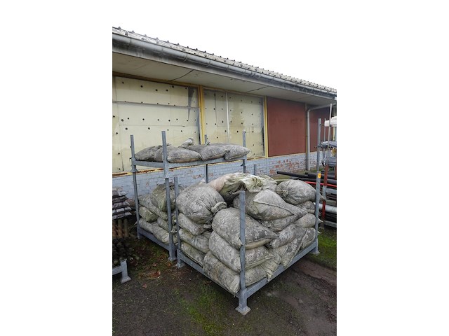 Partij gemalen witsteen - afbeelding 2 van  4