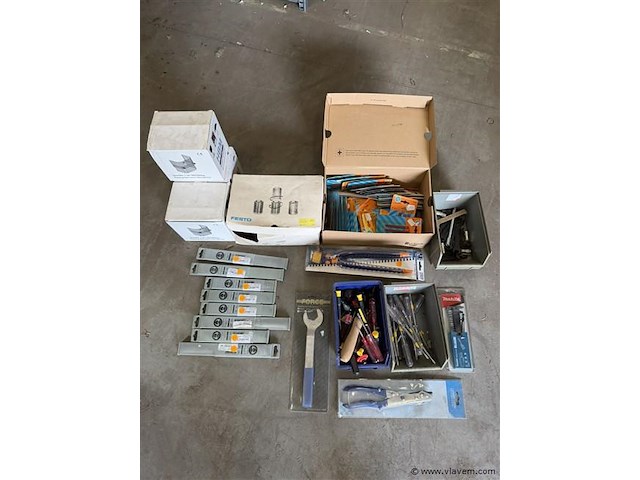Partij gereedschap en onderdelen w.o. makita - afbeelding 1 van  5