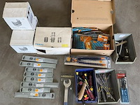 Partij gereedschap en onderdelen w.o. makita - afbeelding 1 van  5