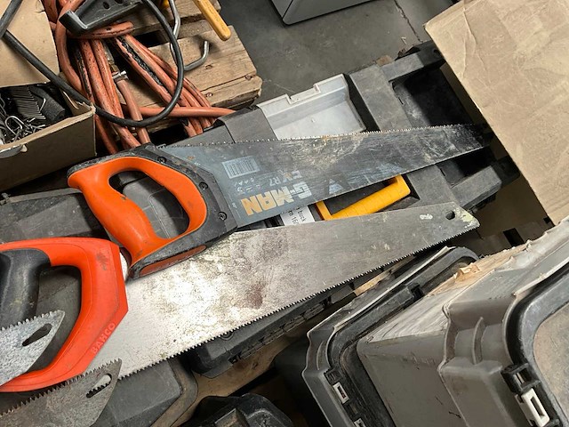 Partij gereedschappen en bouwmaterialen - afbeelding 7 van  38