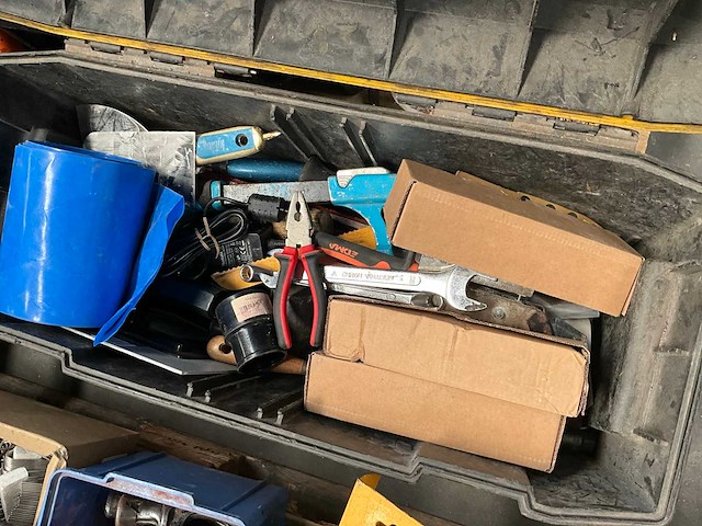 Partij gereedschappen en bouwmaterialen - afbeelding 9 van  38