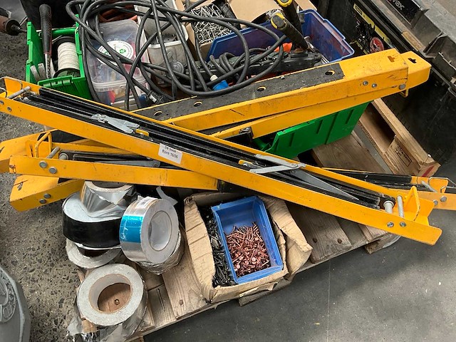 Partij gereedschappen en bouwmaterialen - afbeelding 19 van  38