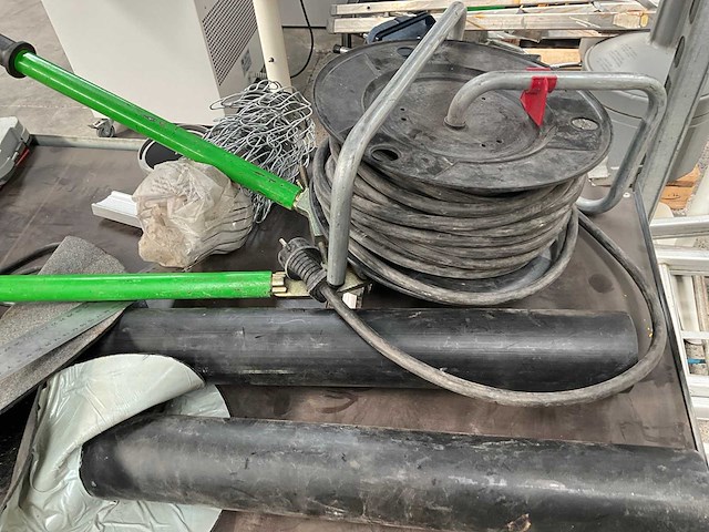 Partij gereedschappen en bouwmaterialen - afbeelding 22 van  38