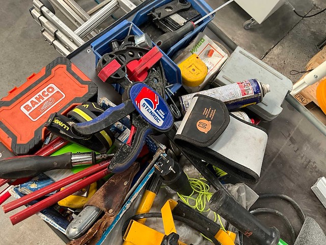 Partij gereedschappen en bouwmaterialen - afbeelding 28 van  38