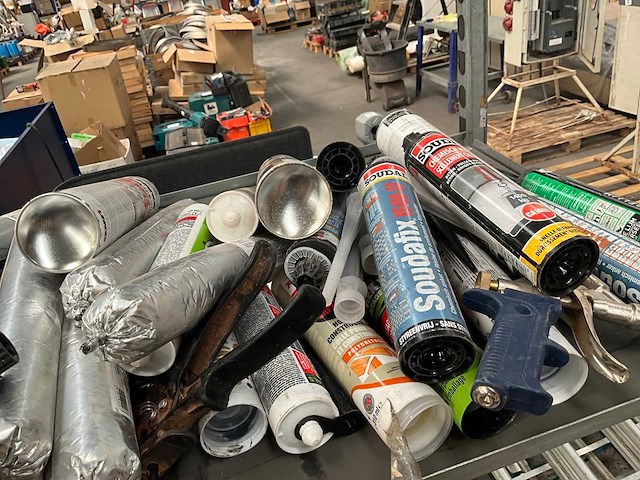 Partij gereedschappen en bouwmaterialen - afbeelding 30 van  38