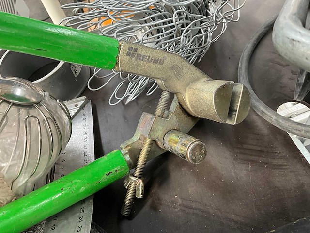 Partij gereedschappen en bouwmaterialen - afbeelding 32 van  38