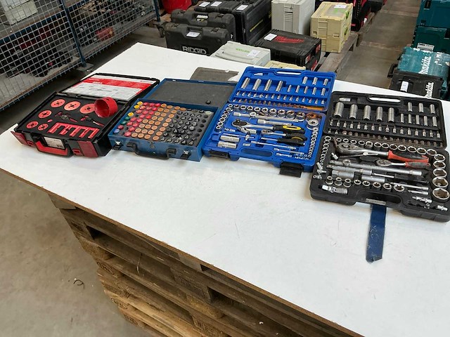 Partij gereedschappen - afbeelding 1 van  6