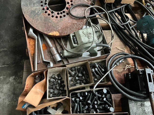 Partij gereedschappen - afbeelding 2 van  8