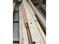 Partij geschaafd timmerhout waaronder vurenhout en meranti. - afbeelding 4 van  13