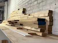 Partij geschaafd timmerhout waaronder vurenhout en meranti. - afbeelding 8 van  13