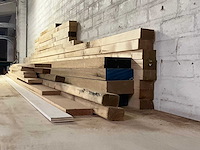 Partij geschaafd timmerhout waaronder vurenhout en meranti. - afbeelding 9 van  13