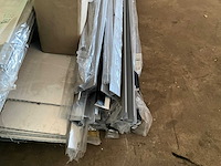 Partij gevelbekleding en/of gootafwerking flush (106x) - afbeelding 13 van  18