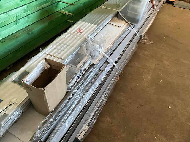 Partij gevelbekleding en/of gootafwerking flush (106x) - afbeelding 14 van  18
