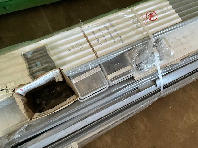 Partij gevelbekleding en/of gootafwerking flush (106x) - afbeelding 16 van  18