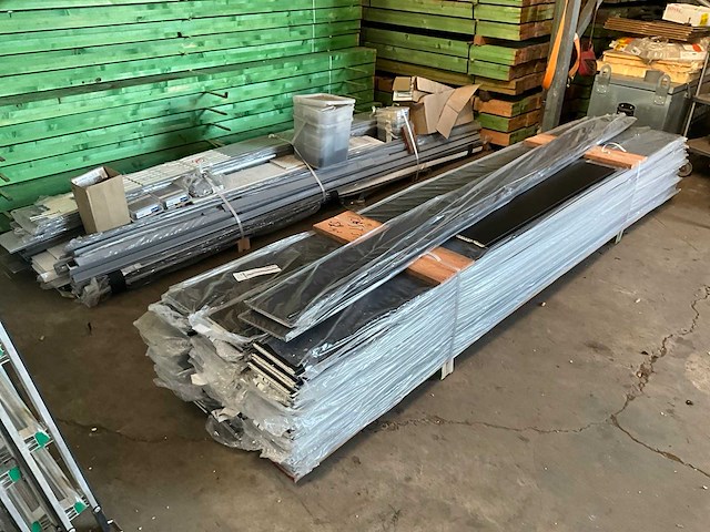 Partij gevelbekleding en/of gootafwerking flush (106x) - afbeelding 18 van  18
