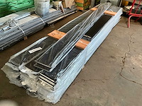 Partij gevelbekleding en/of gootafwerking flush (106x) - afbeelding 2 van  18