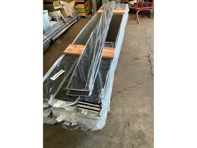 Partij gevelbekleding en/of gootafwerking flush (106x) - afbeelding 6 van  18