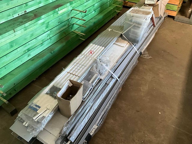 Partij gevelbekleding en/of gootafwerking flush (106x) - afbeelding 8 van  18
