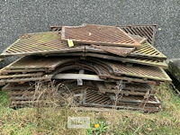 Partij gietijzeren boomroosters - afbeelding 1 van  2