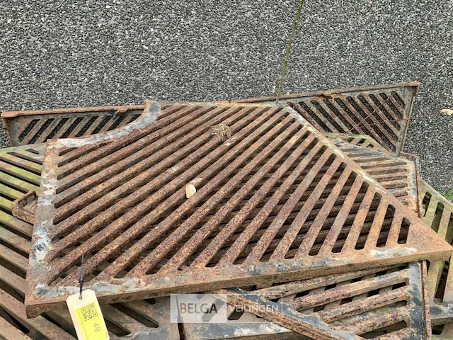 Partij gietijzeren boomroosters - afbeelding 2 van  2