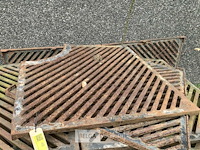 Partij gietijzeren boomroosters - afbeelding 2 van  2